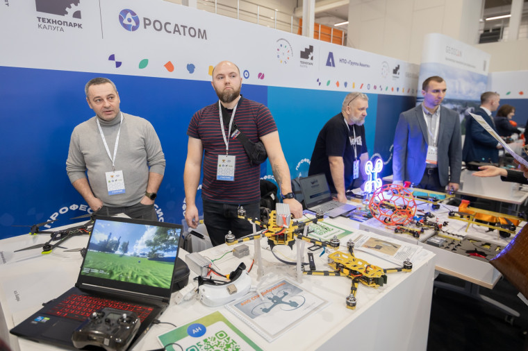 В Калуге обсудили подготовку кадров для развития сферы беспилотных авиационных систем.
