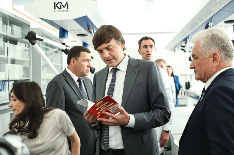 Сергей Кравцов: «Средства на продолжение программы «Земский учитель» предусмотрены».